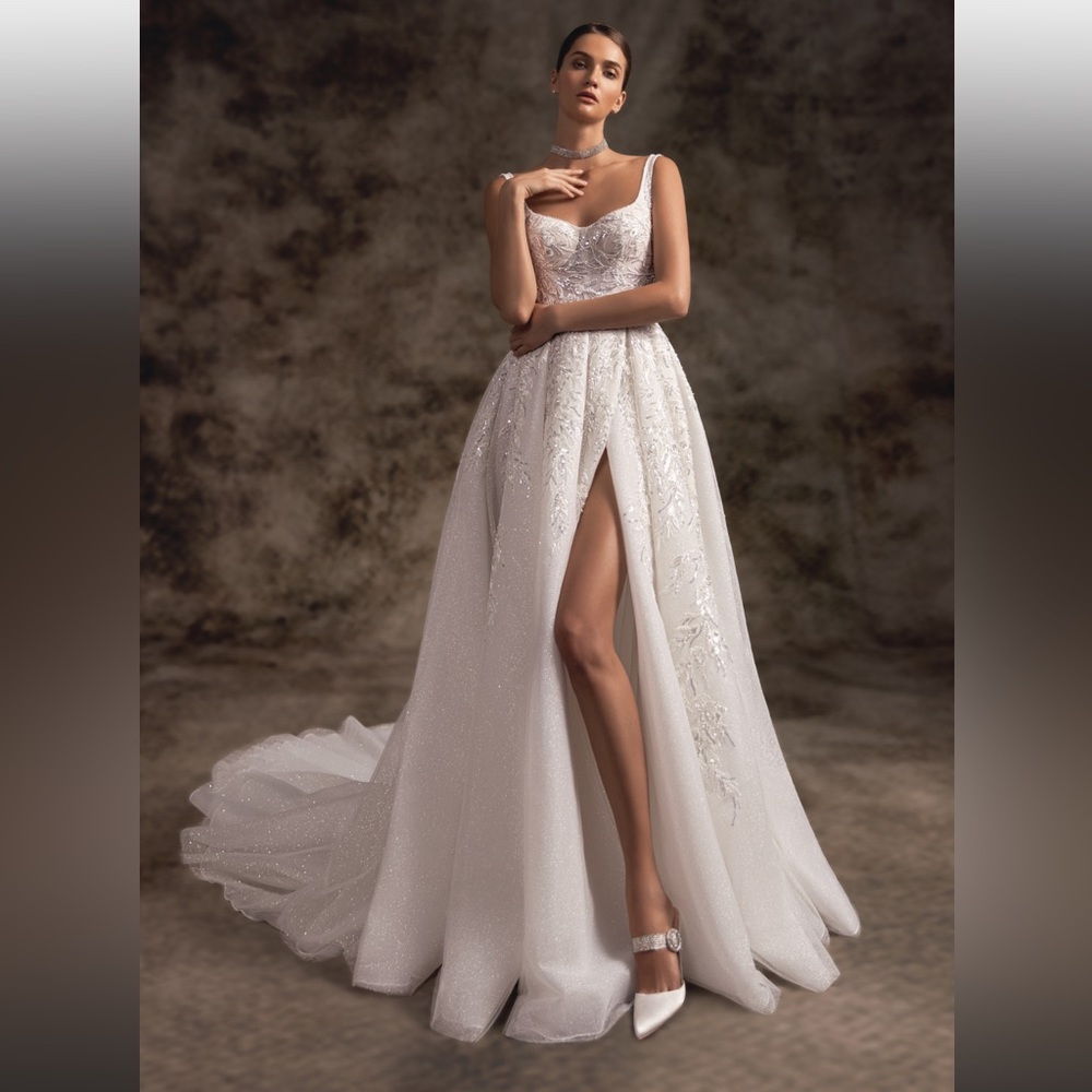 WONA Concept Bordo Wedding Gown